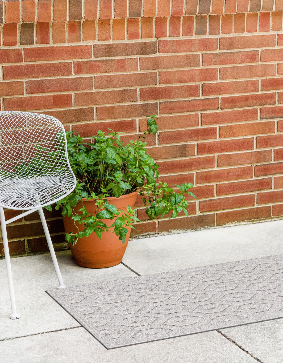 Garden Lattice Charm Collection Area Rug - Arbor (Gray) Runner Gray  lifestyle 78