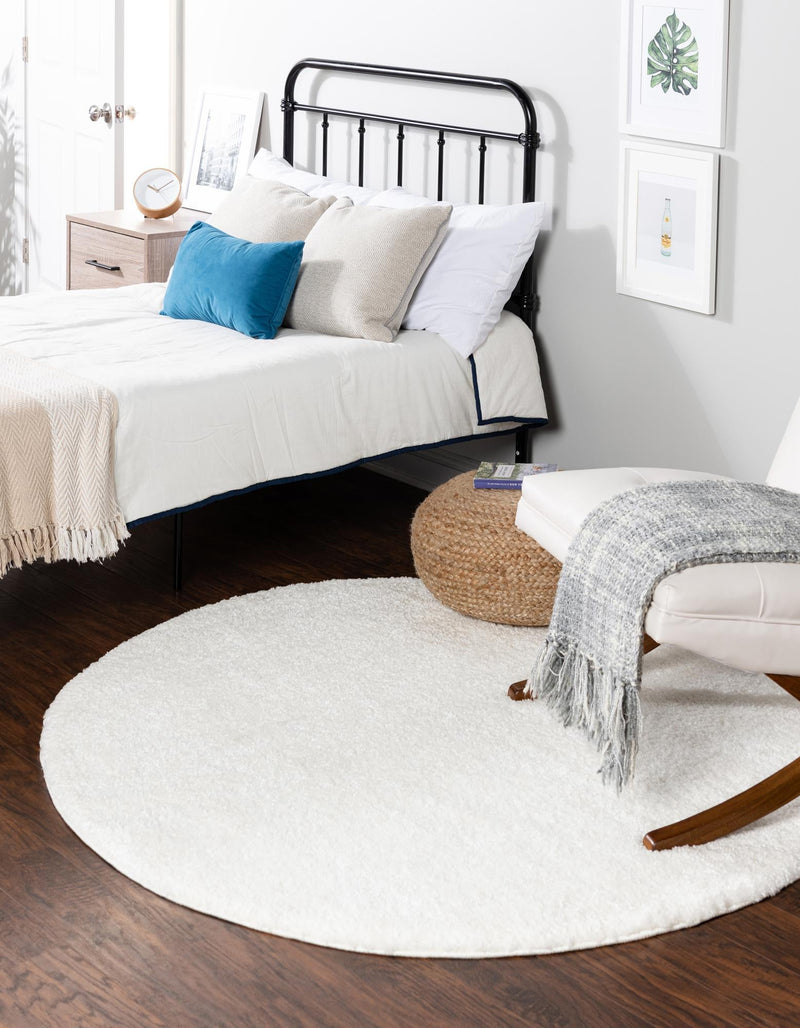 Solid Shag Seaside Collection Area Rug - Azure Cove (Snow White) Round Snow White  lifestyle 29