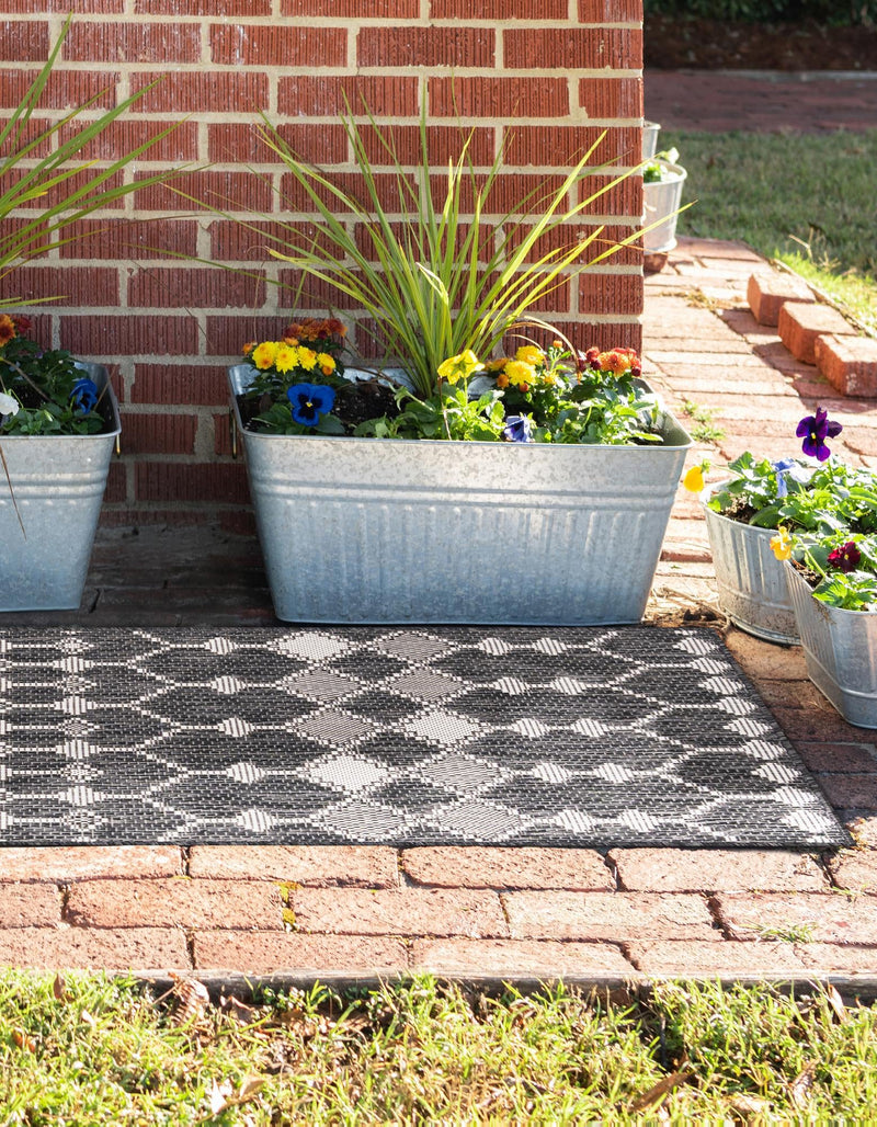 Garden Lattice Oasis Collection Area Rug -  Veranda Runner Charcoal  lifestyle 202