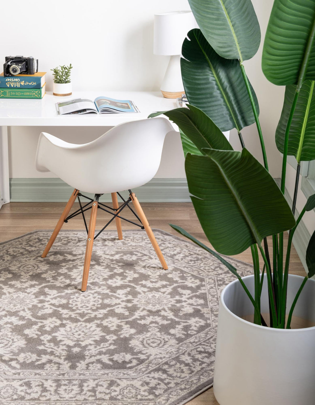 Savannah Elegance Collection Area Rug - Augusta (Light Gray) Octagon Light Gray  lifestyle 33
