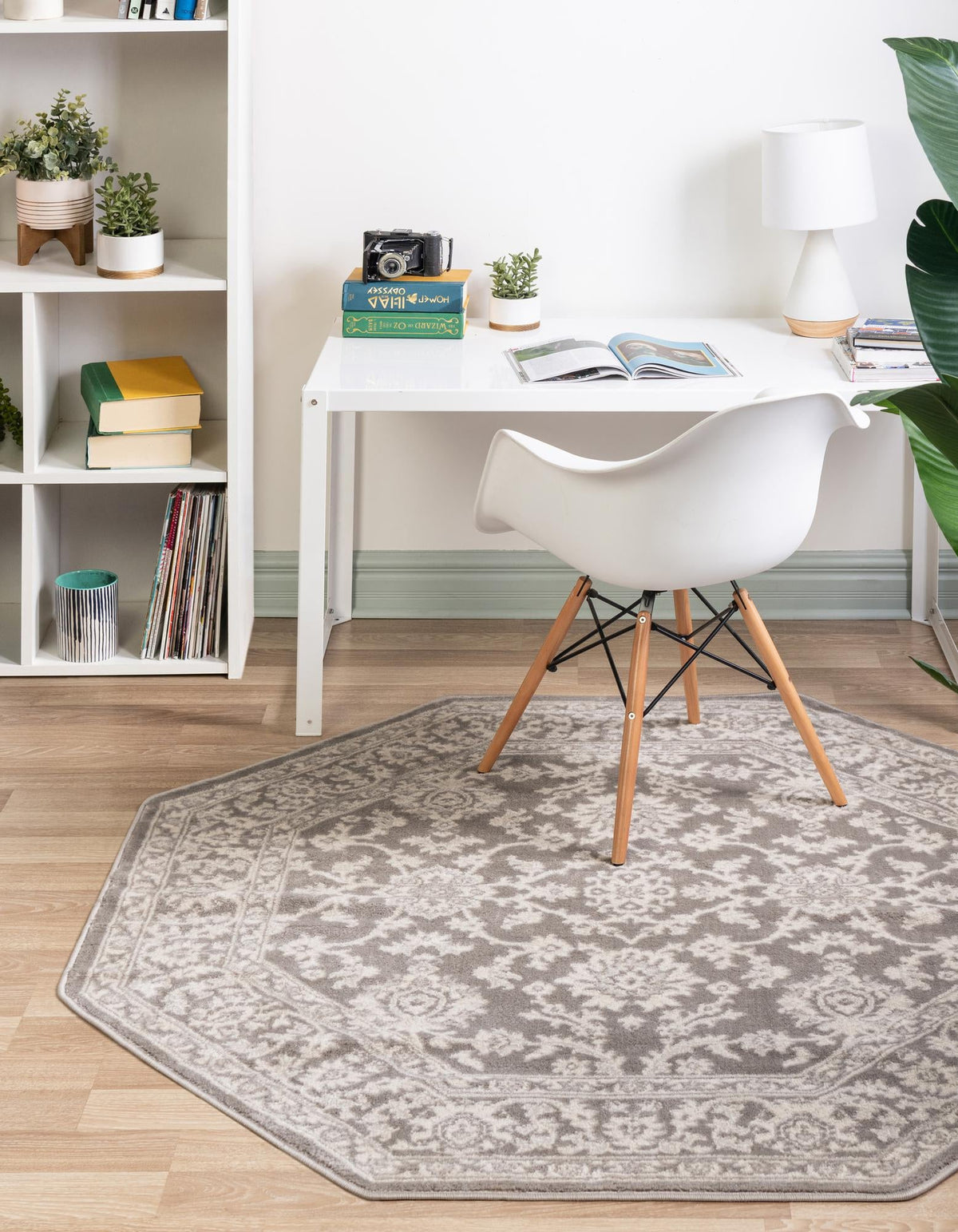Savannah Elegance Collection Area Rug - Augusta (Light Gray) Octagon Light Gray  lifestyle 37