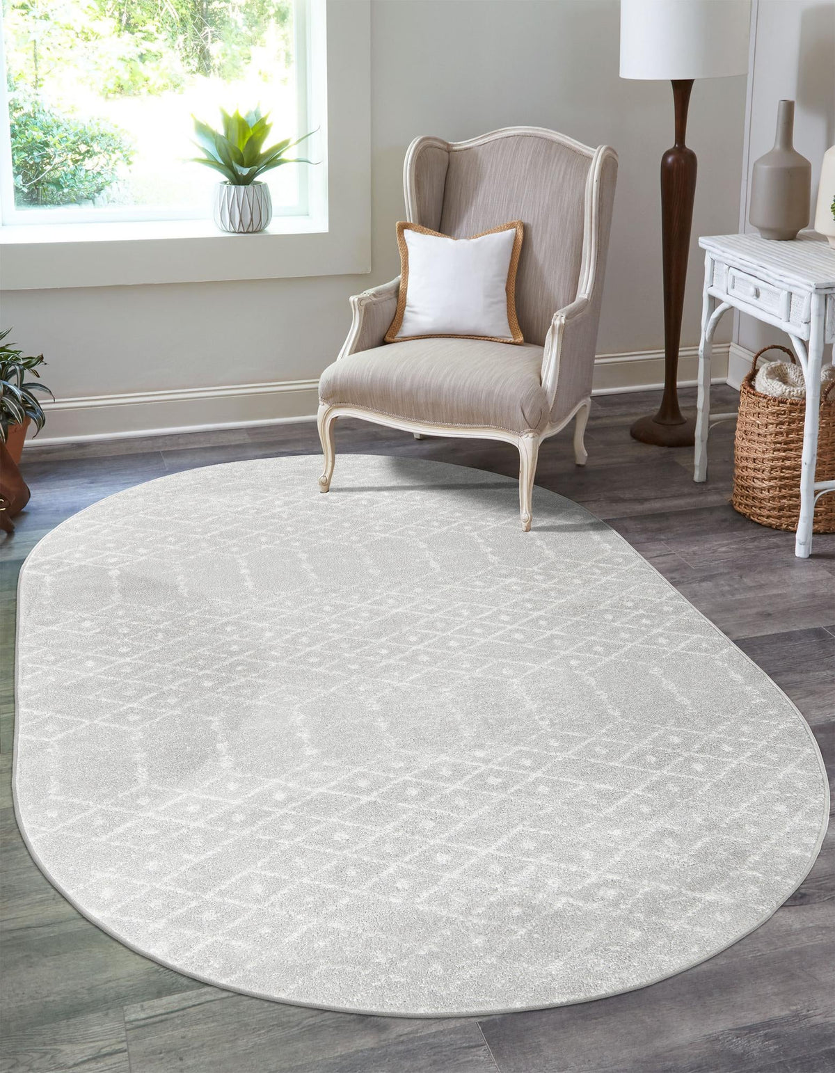 Marrakesh Lattice Collection Area Rug - Casablanca (Light Gray) Oval Light Gray  lifestyle 37