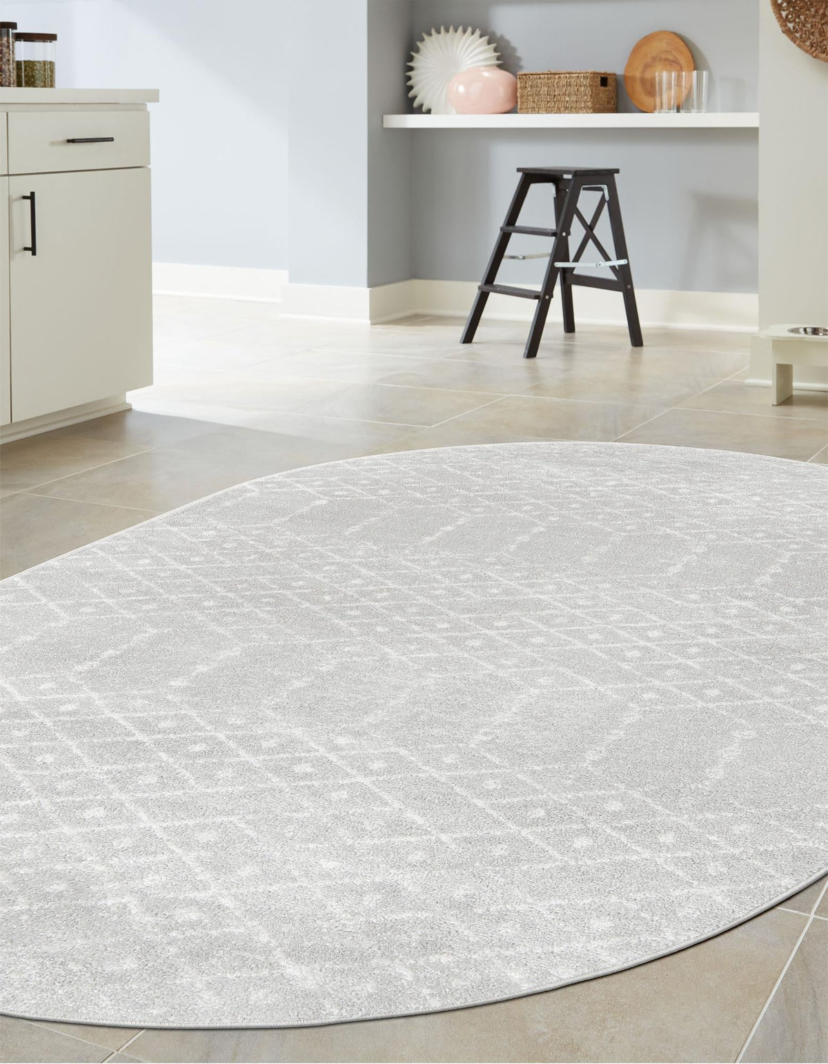 Marrakesh Lattice Collection Area Rug - Casablanca (Light Gray) Oval Light Gray  lifestyle 47