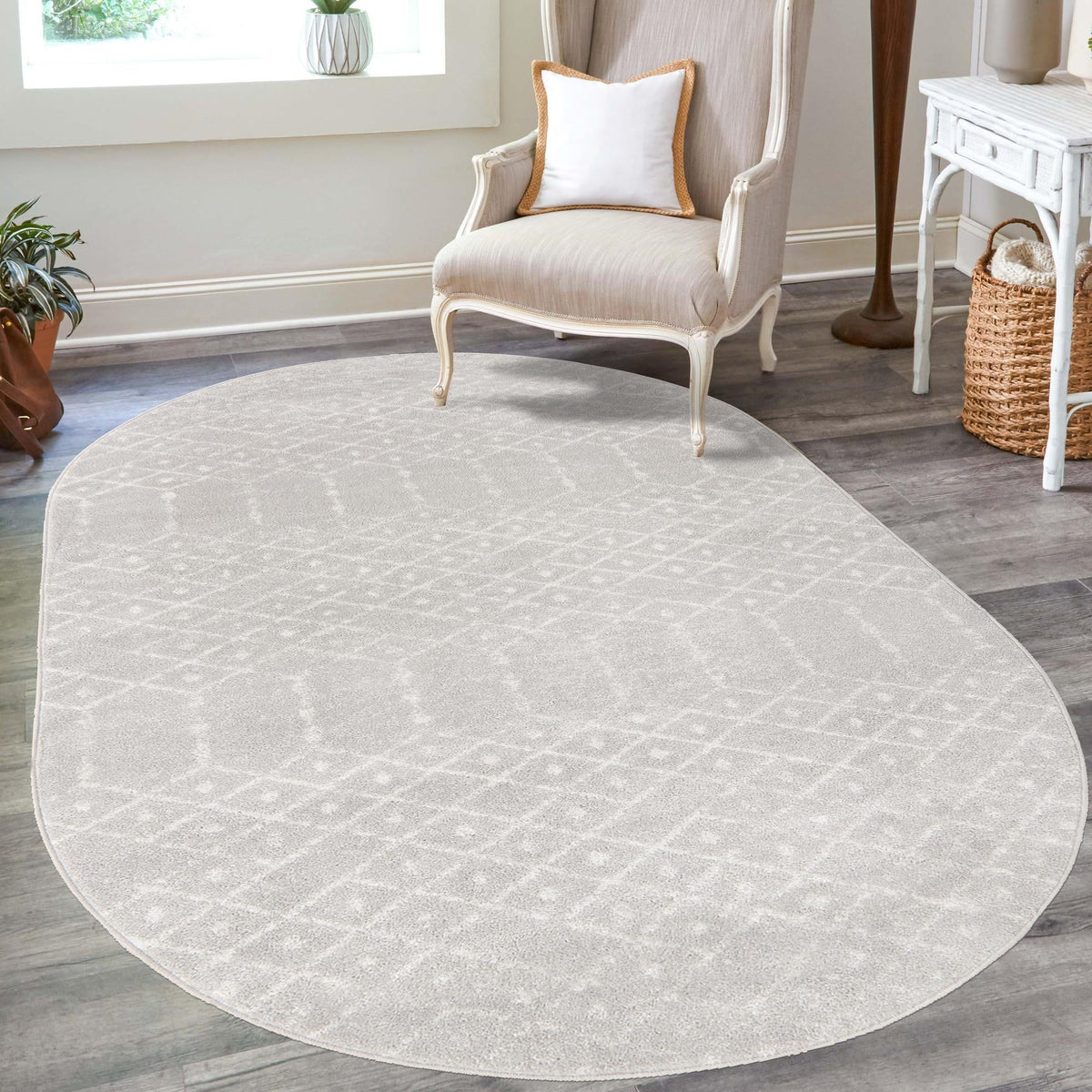 Marrakesh Lattice Collection Area Rug - Casablanca (Light Gray) Oval Light Gray  lifestyle 105