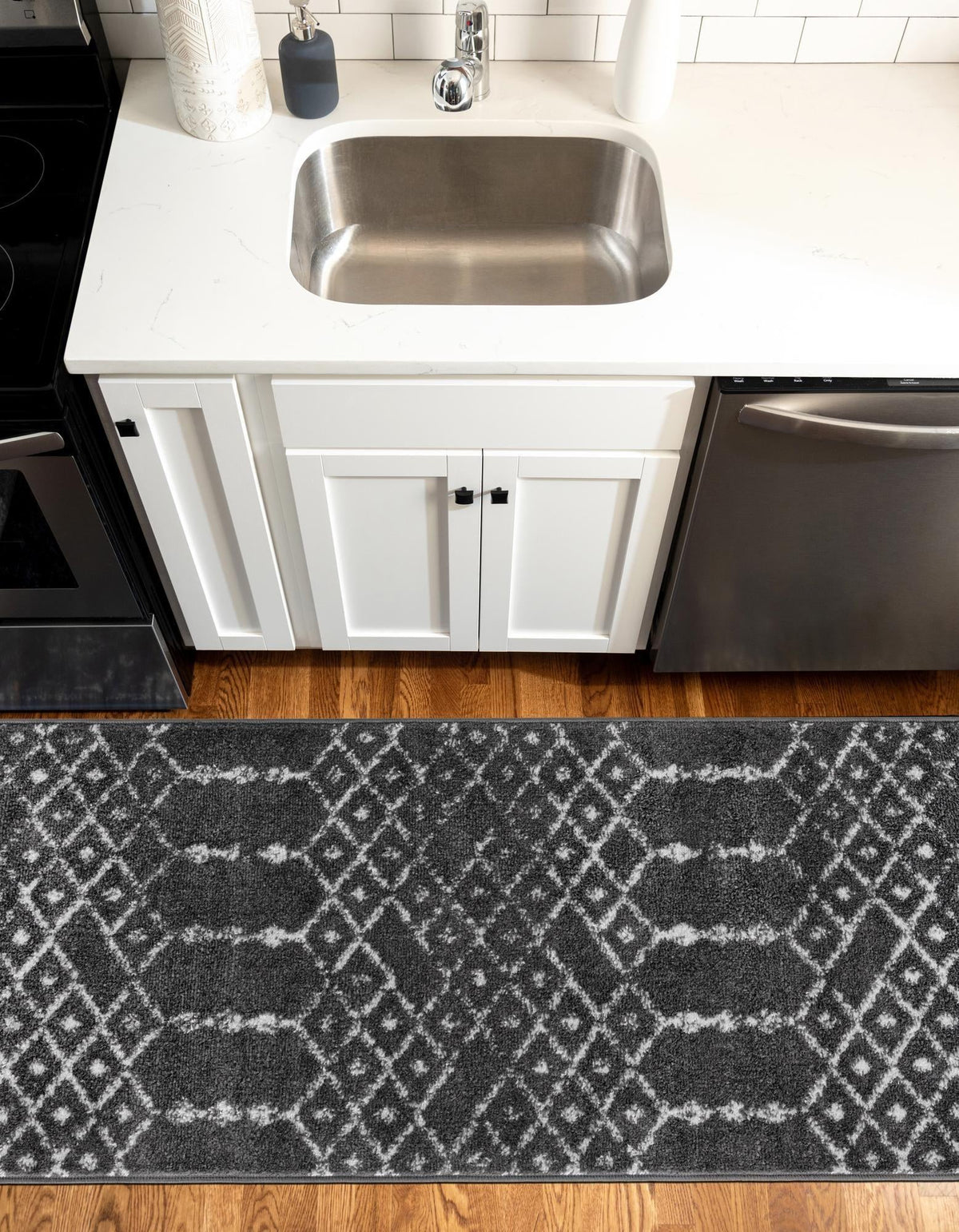 Marrakesh Lattice Collection Area Rug - Casablanca (Charcoal Gray) Runner Charcoal Gray  lifestyle 63