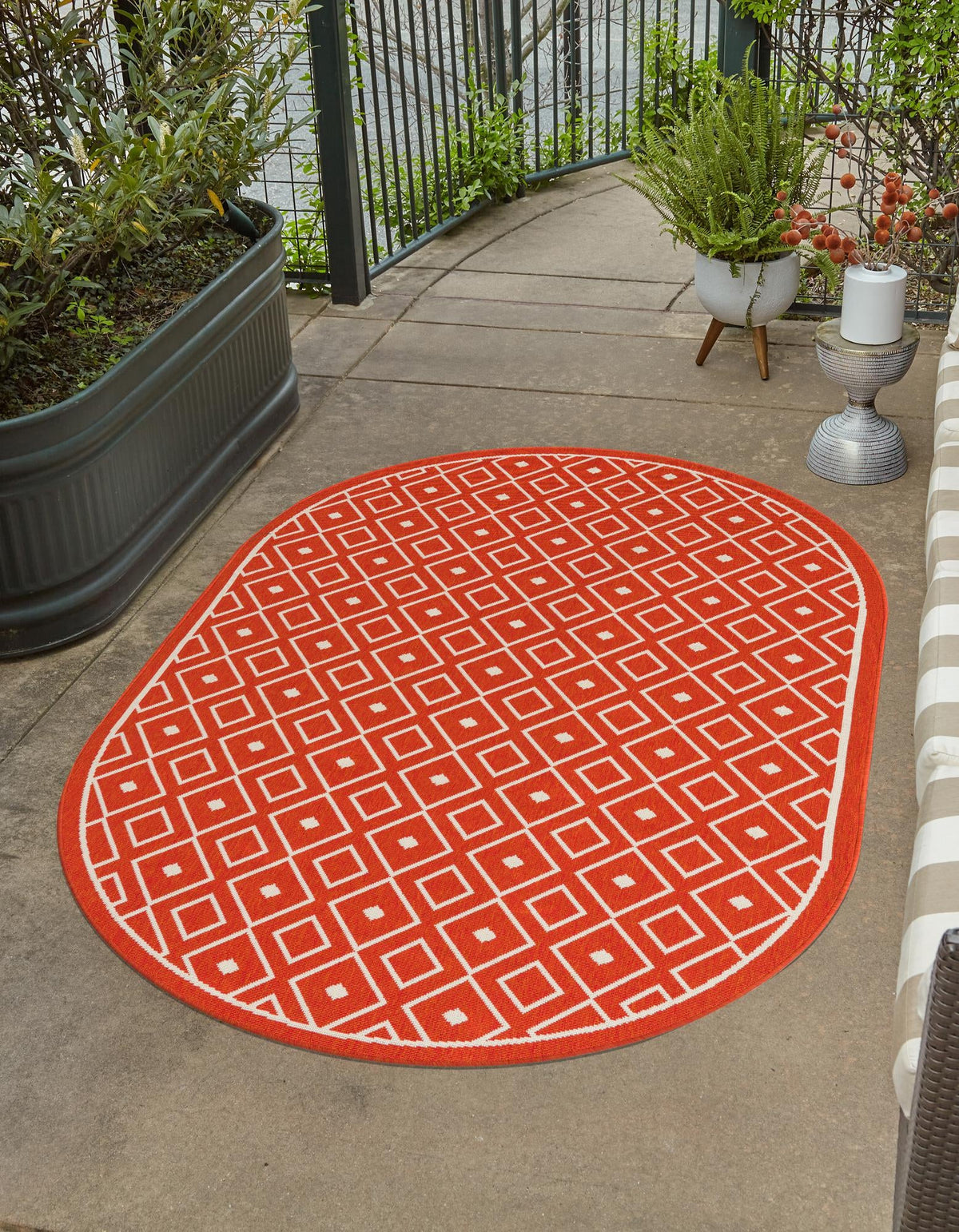 Seaside Lattice Collection Area Rug - Brighton Oval Rust Red  lifestyle 89