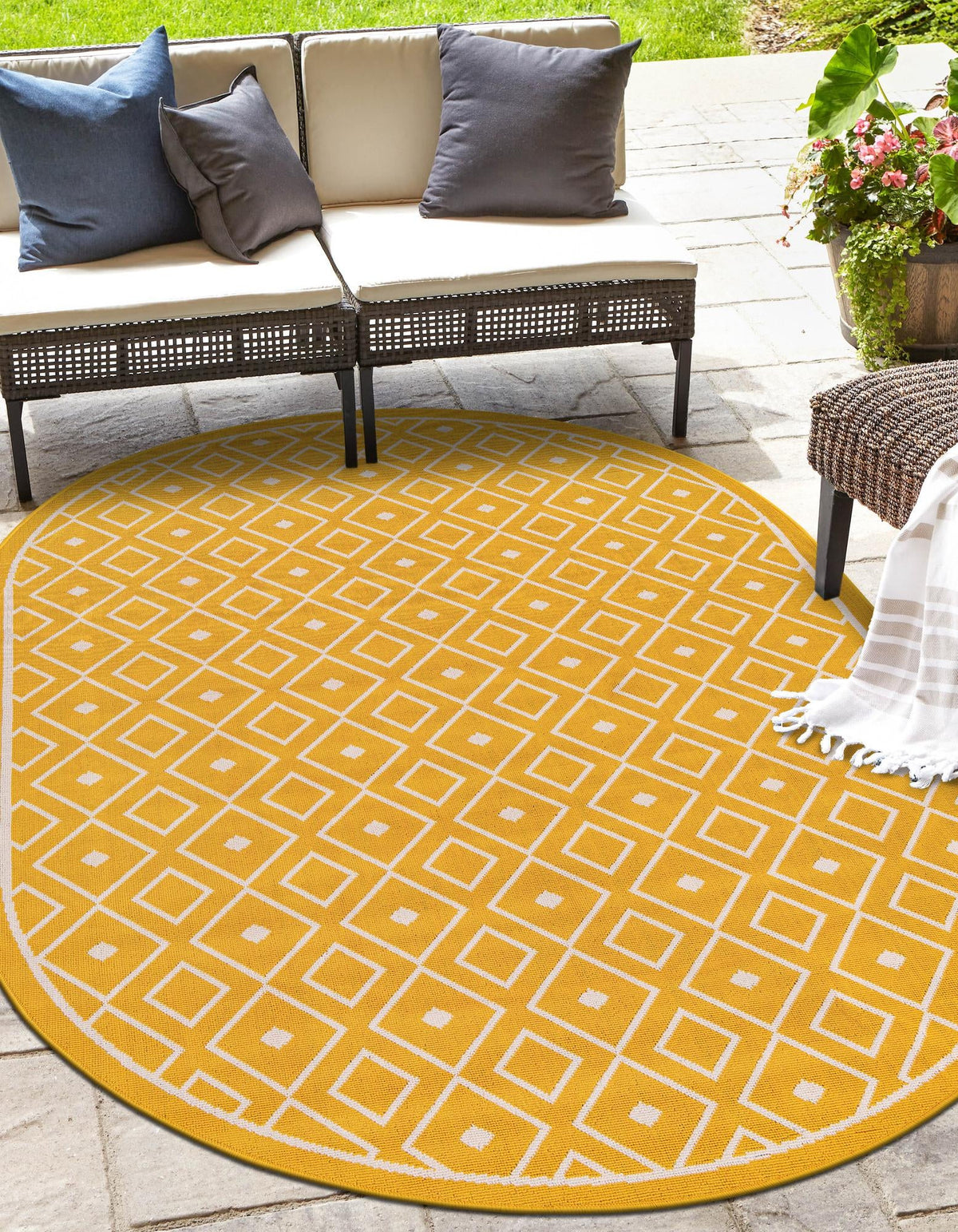 Seaside Lattice Collection Area Rug - Brighton Oval Yellow  lifestyle 202