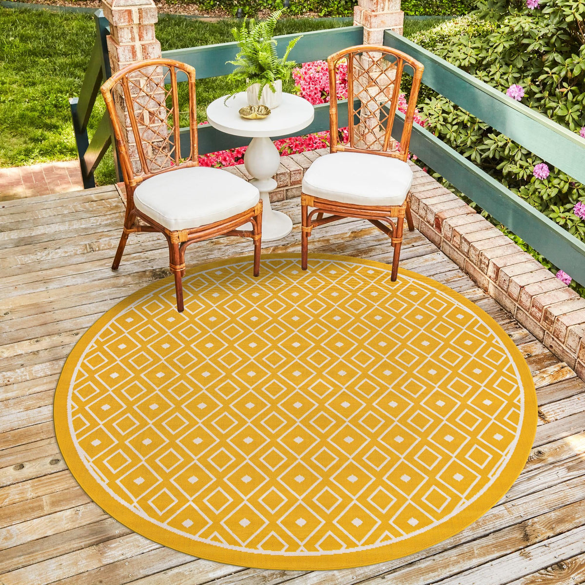 Savannah Pergola Collection Area Rug - Grove Round Yellow  lifestyle 243