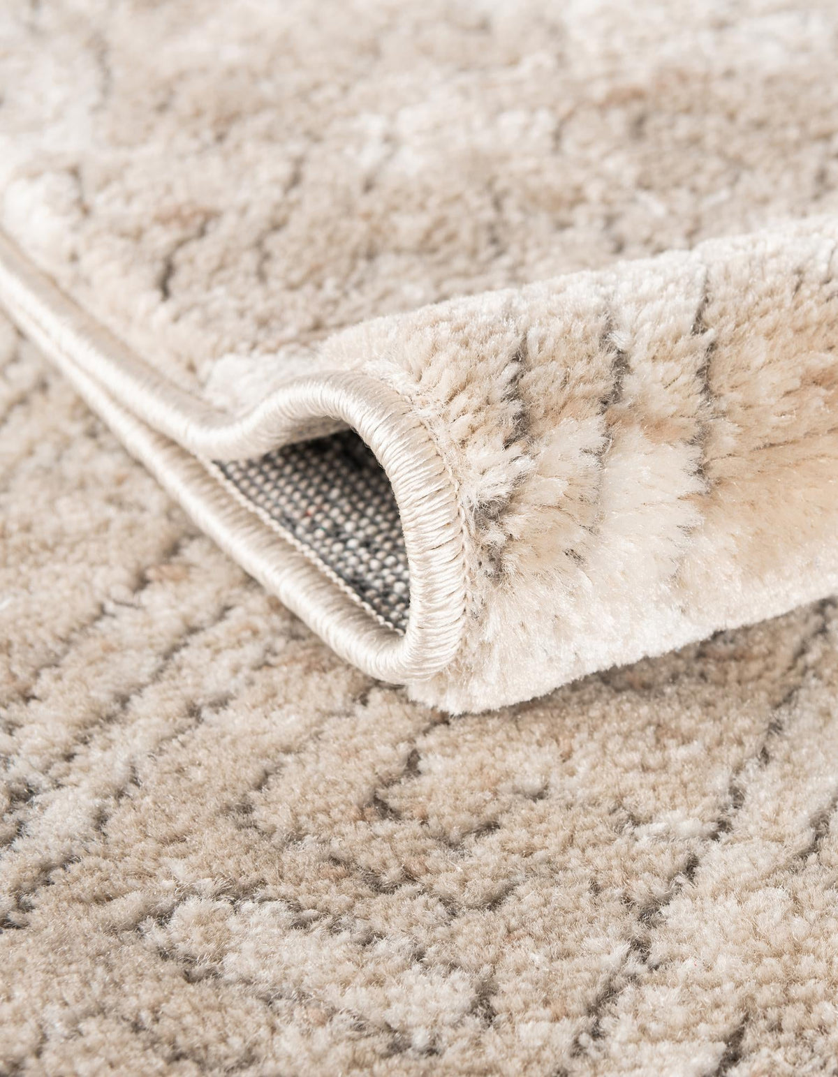 Cascade Range Collection Area Rug - Hood (Ivory) Oval Ivory  lifestyle 6
