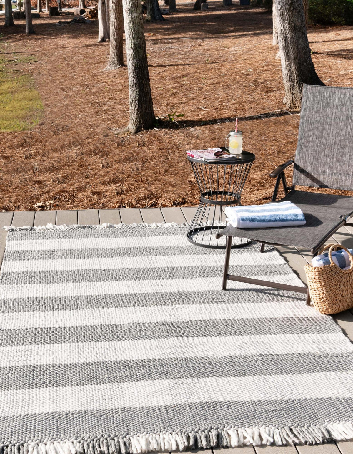 Sustainable Grid Indoor-Outdoor Oasis Collection Area Rug - Savannah Rectangle Gray  lifestyle 12
