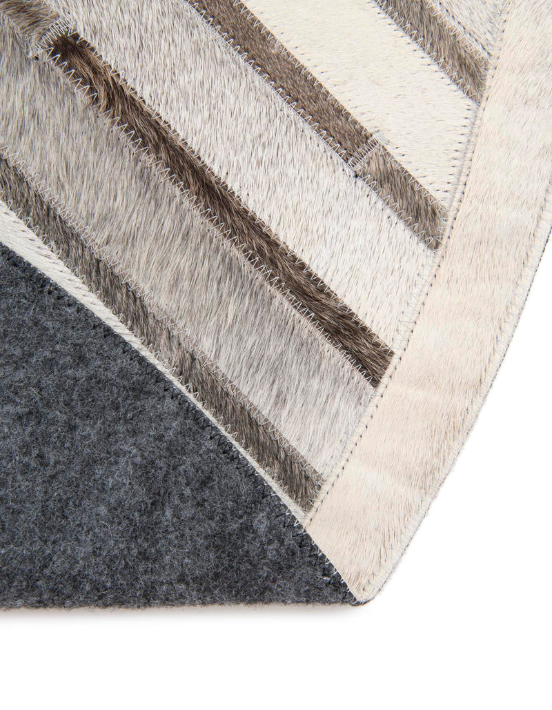 Savannah Hideaway Collection Area Rug - Serengeti Round Gray Ivory  lifestyle 62