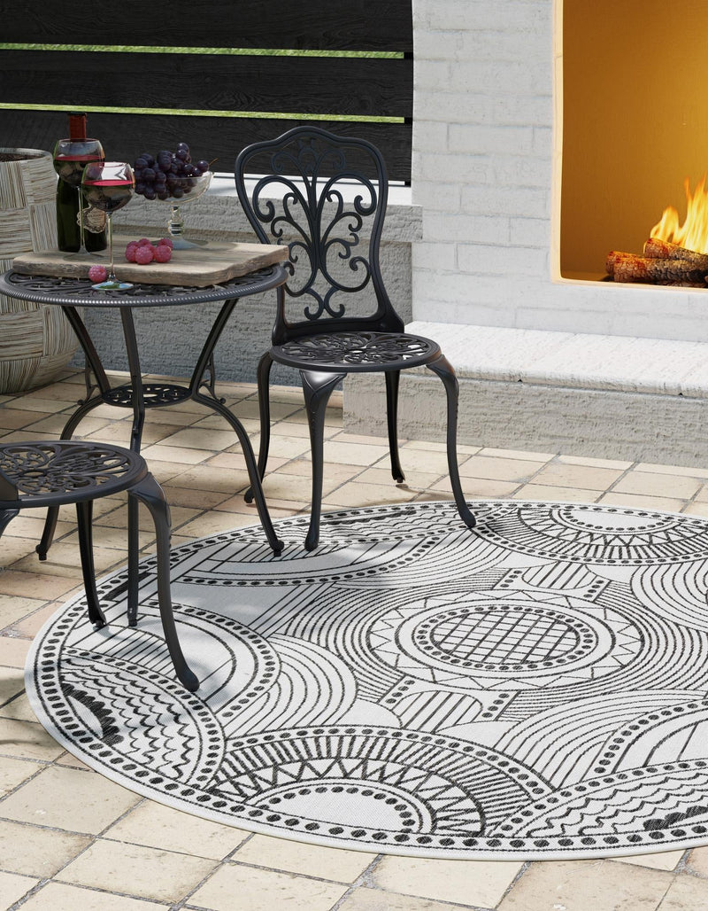 Patio Heritage Collection Area Rug -  Asheville Round White and Black  lifestyle 55