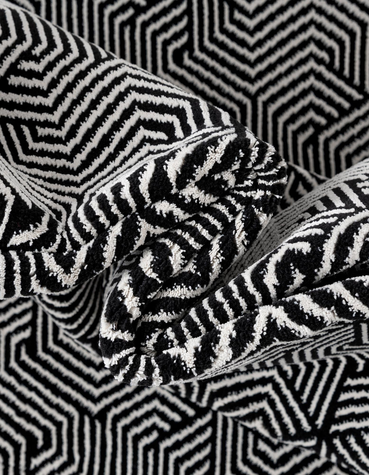 Roma Elegance Collection Area Rug -  Colosseo Rectangle Black and White  lifestyle 8