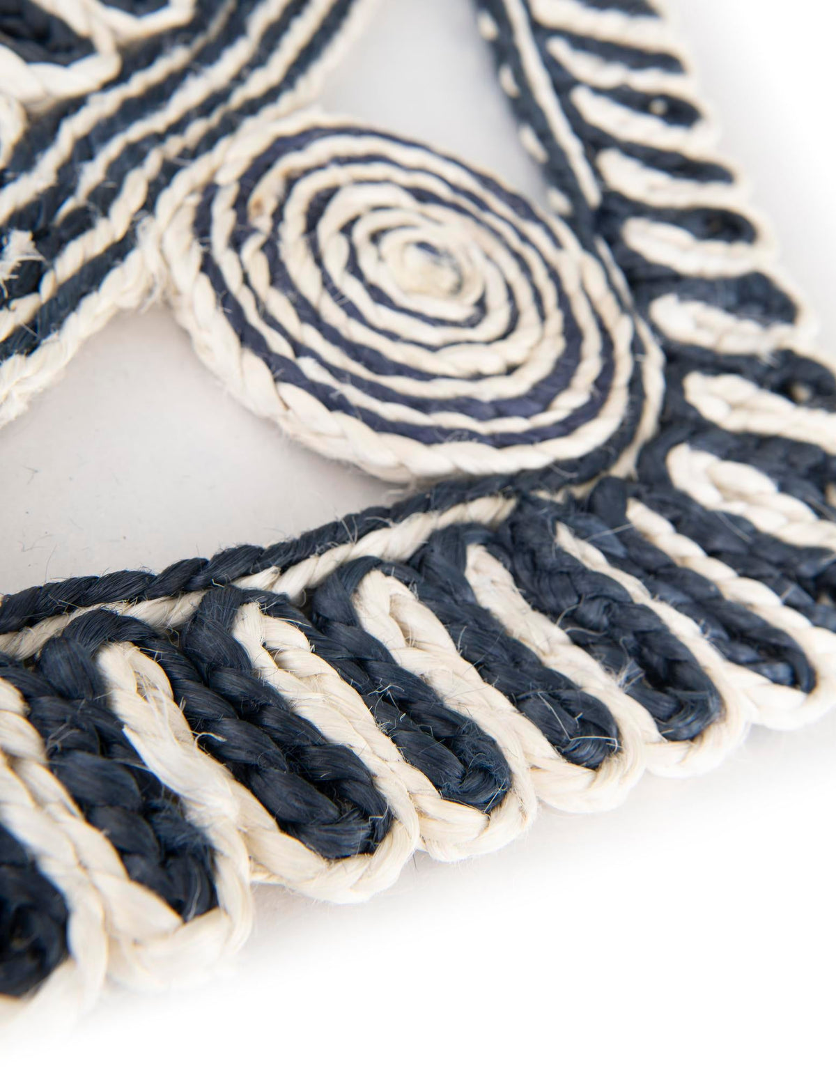 Woven Seaside Jute Collection Area Rug - Nantucket Round Navy and White  lifestyle 47