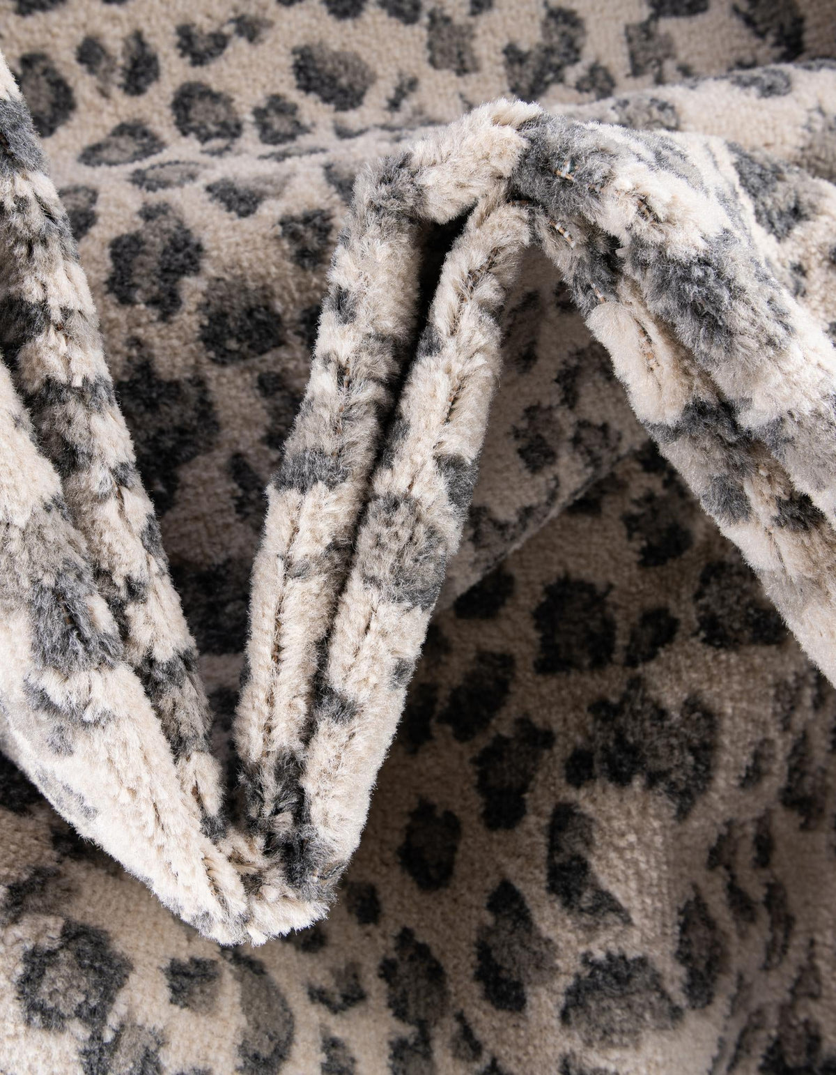 Savannah Sojourn Collection Area Rug - Serengeti Runner Gray  lifestyle 124