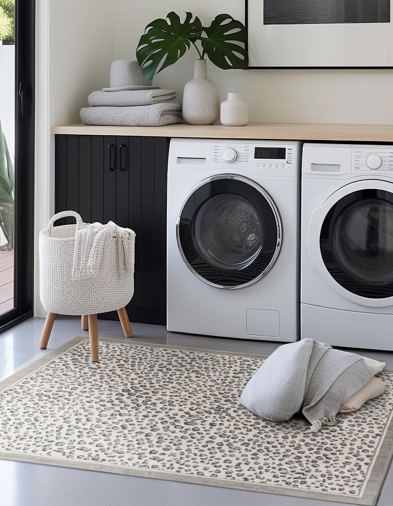 Savannah Sojourn Collection Area Rug - Serengeti Square Gray  lifestyle 92