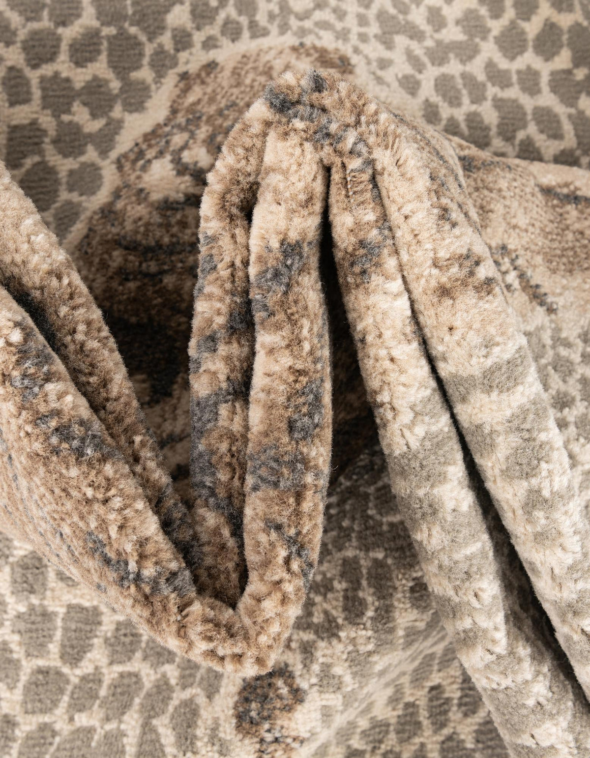 Savannah Sojourn Collection Area Rug -  Masai Rectangle Gray and Ivory  lifestyle 8
