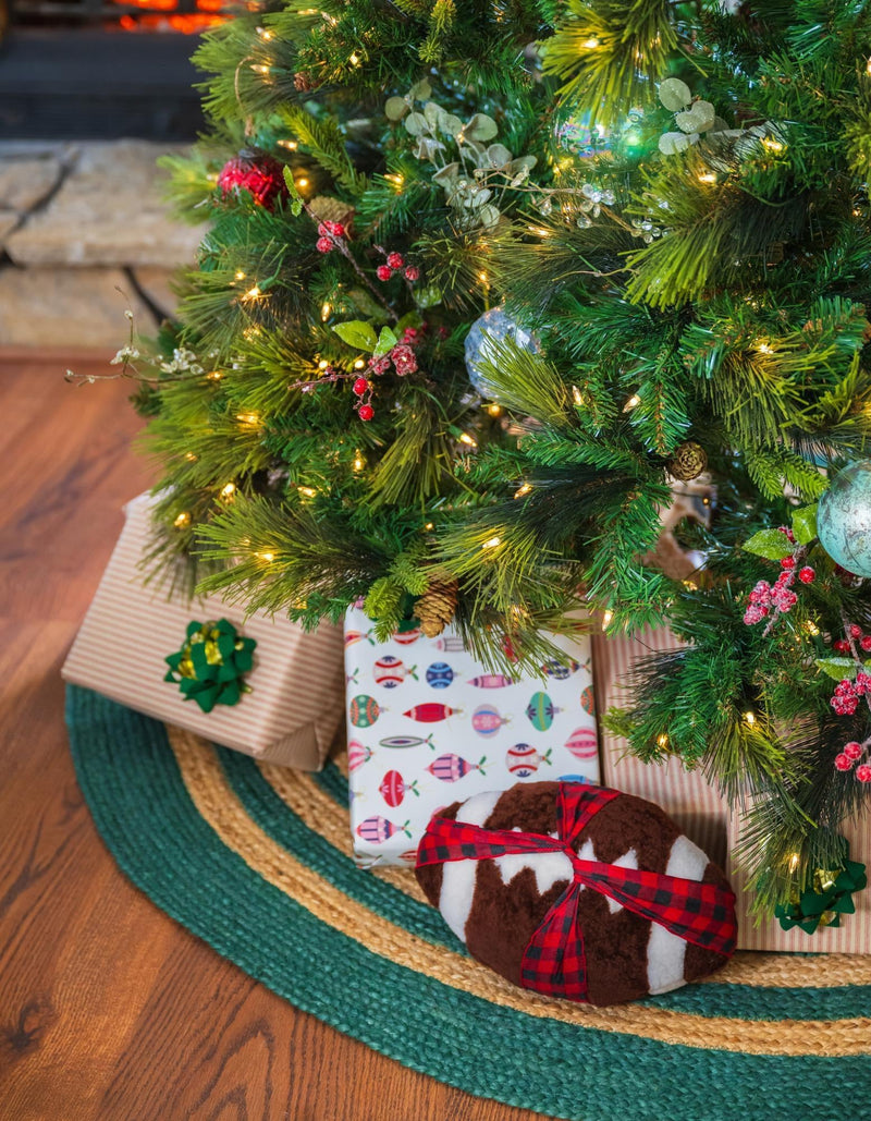 Holiday Hearth Rugs Collection Area Rug - Yuletide Round Natural and Green  lifestyle 28