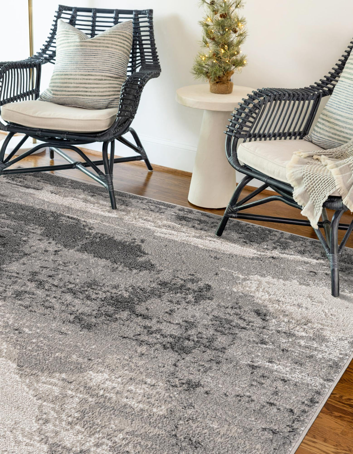 Copenhagen Edge Collection Area Rug - Nyhavn Rectangle Black  lifestyle 6