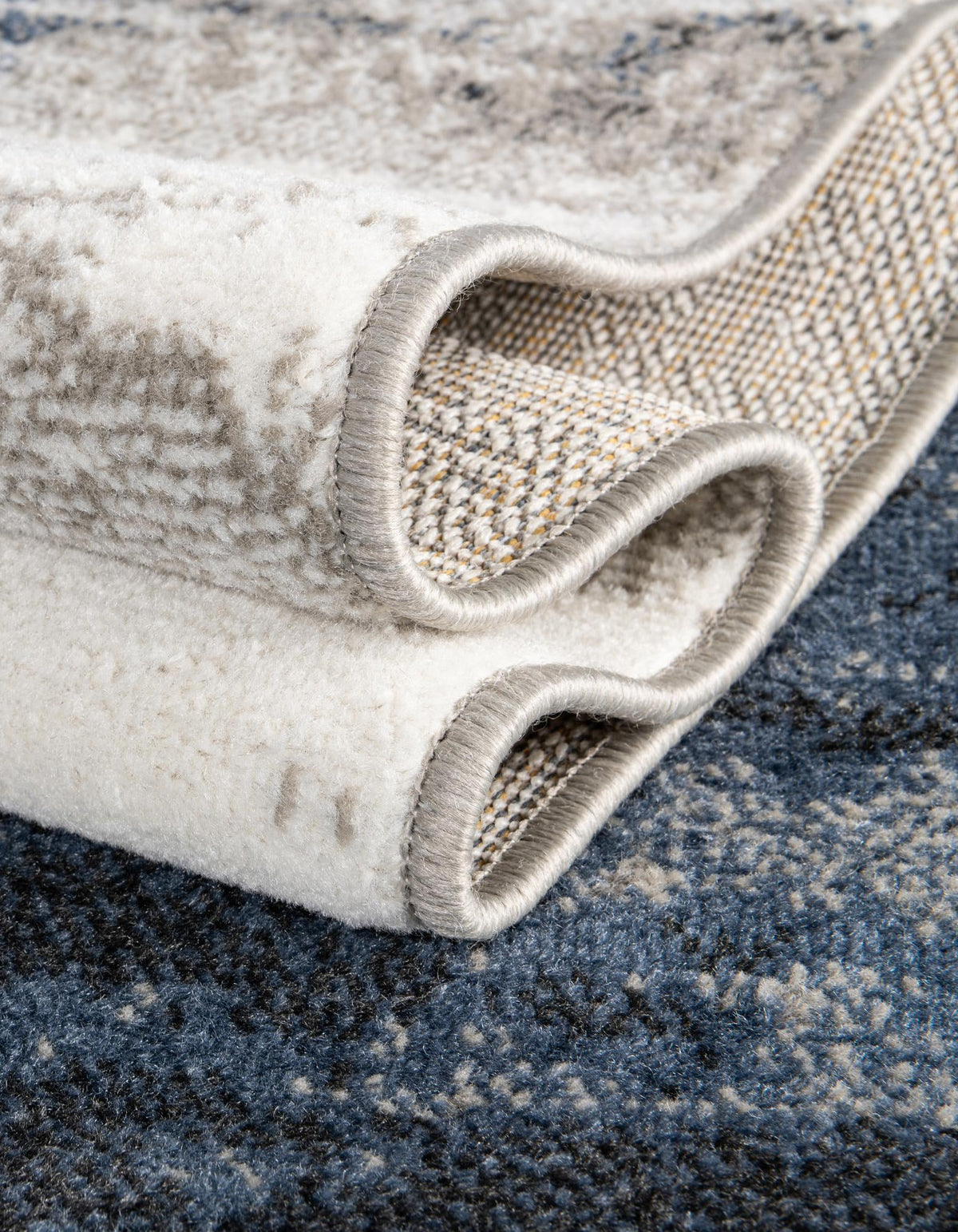 Copenhagen Edge Collection Area Rug - Nyhavn Round Blue  lifestyle 117