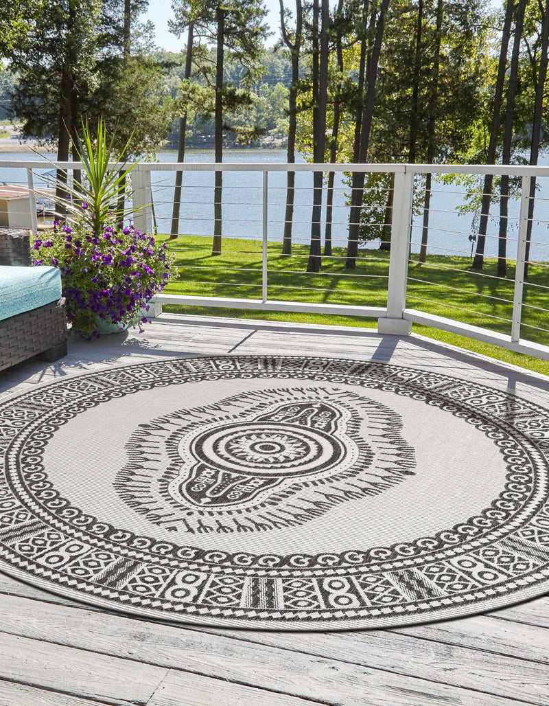 Patio Heritage Collection Area Rug -  Biloxi Round White and Black  lifestyle 42