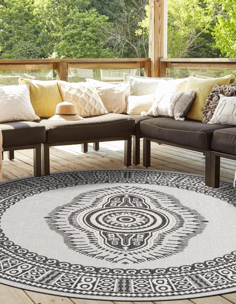 Patio Heritage Collection Area Rug -  Biloxi Round White and Black  lifestyle 66