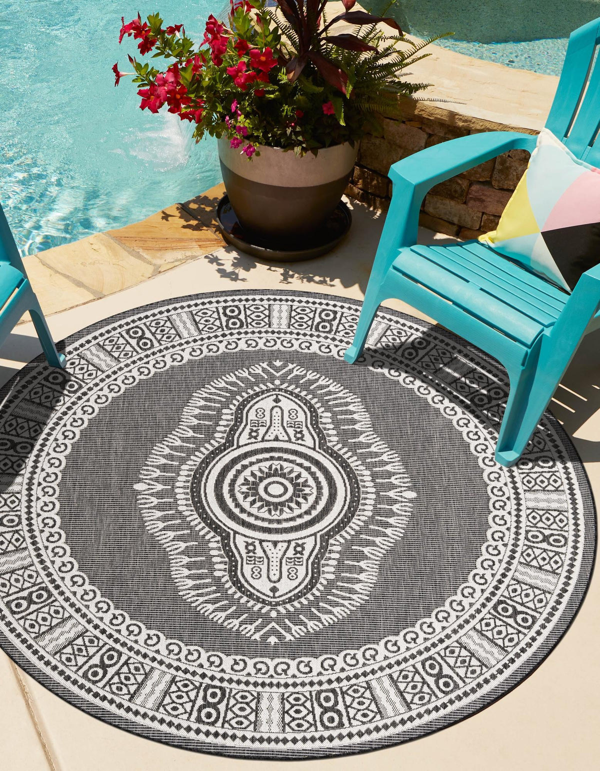 Patio Heritage Collection Area Rug -  Biloxi Round Black and White  lifestyle 69