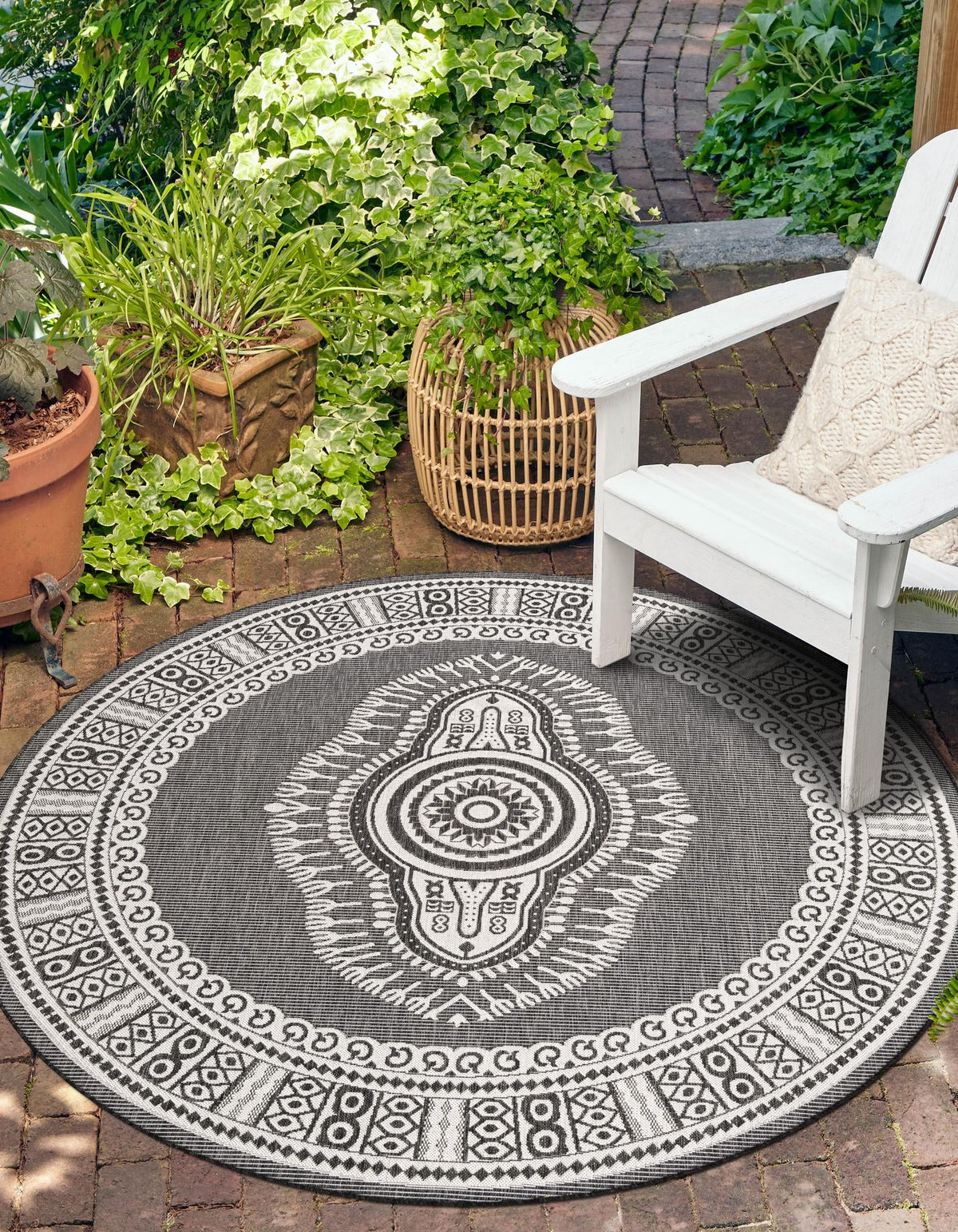 Patio Heritage Collection Area Rug -  Biloxi Round Black and White  lifestyle 81