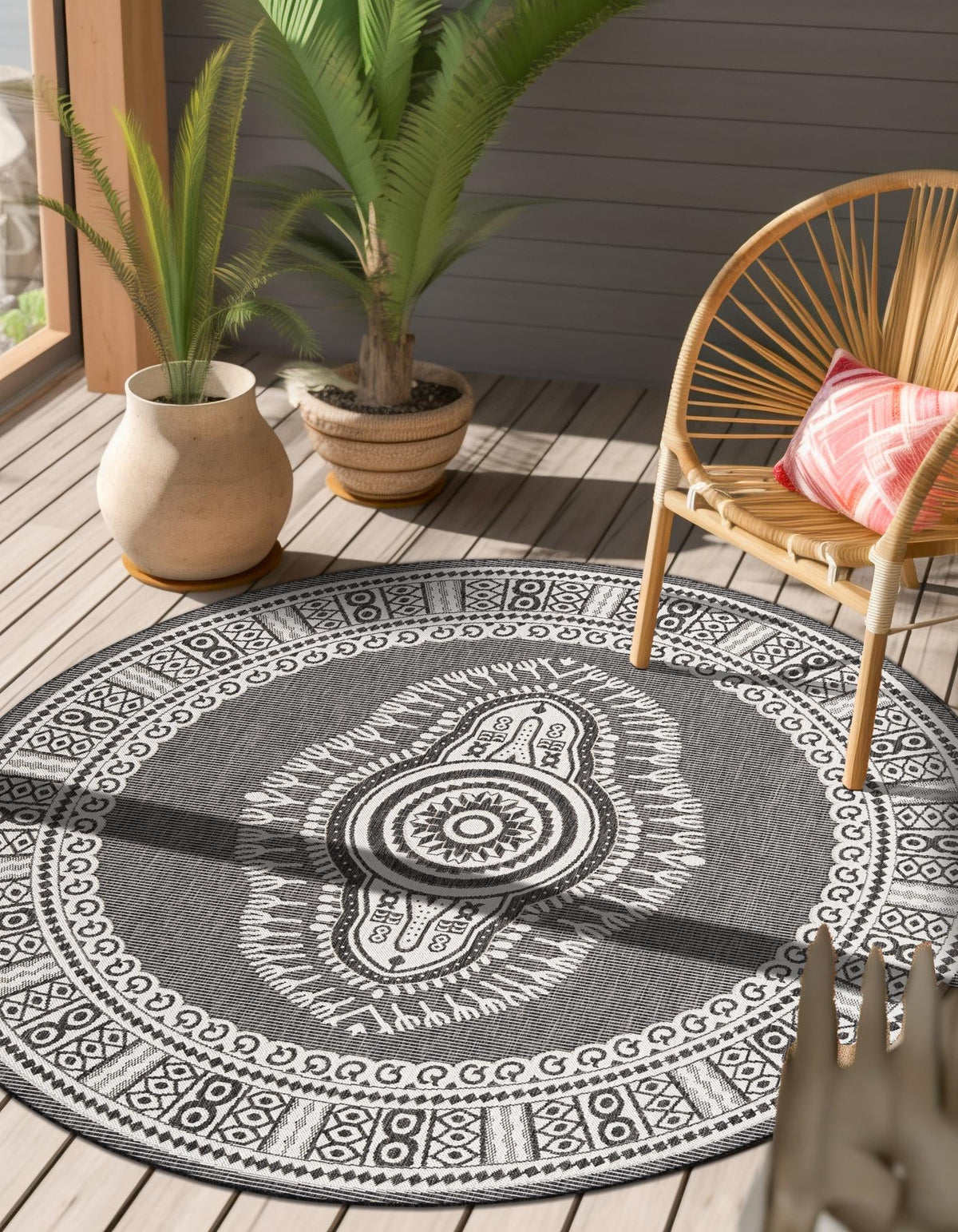 Patio Heritage Collection Area Rug -  Biloxi Round Black and White  lifestyle 93