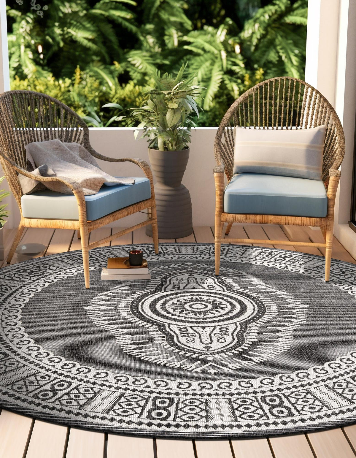 Patio Heritage Collection Area Rug -  Biloxi Round Black and White  lifestyle 117