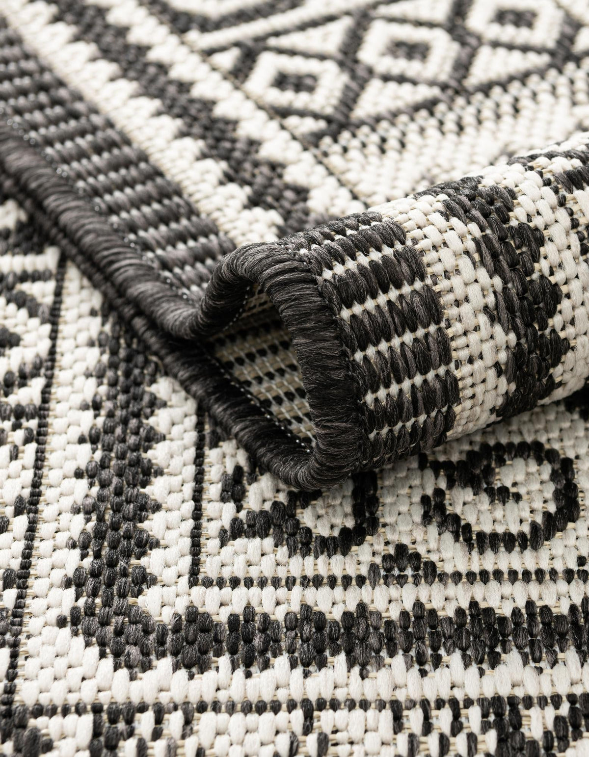 Patio Heritage Collection Area Rug -  Biloxi Round Black and White  lifestyle 167