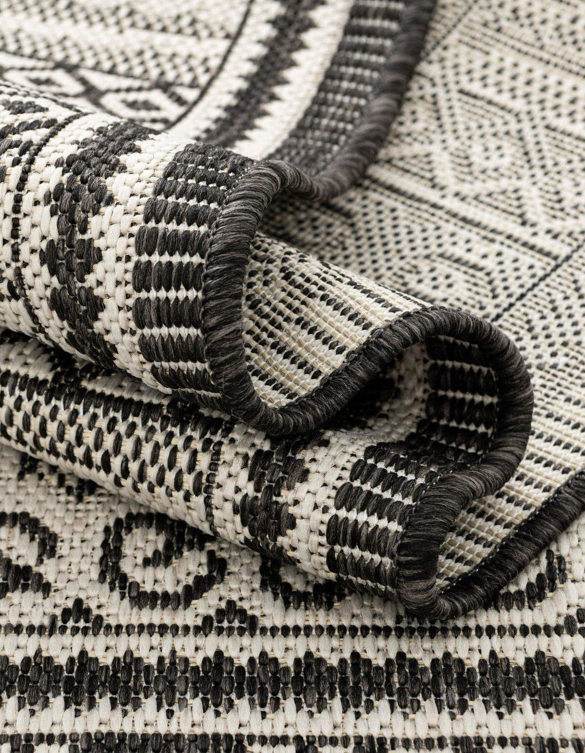 Patio Heritage Collection Area Rug -  Biloxi Round Black and White  lifestyle 203