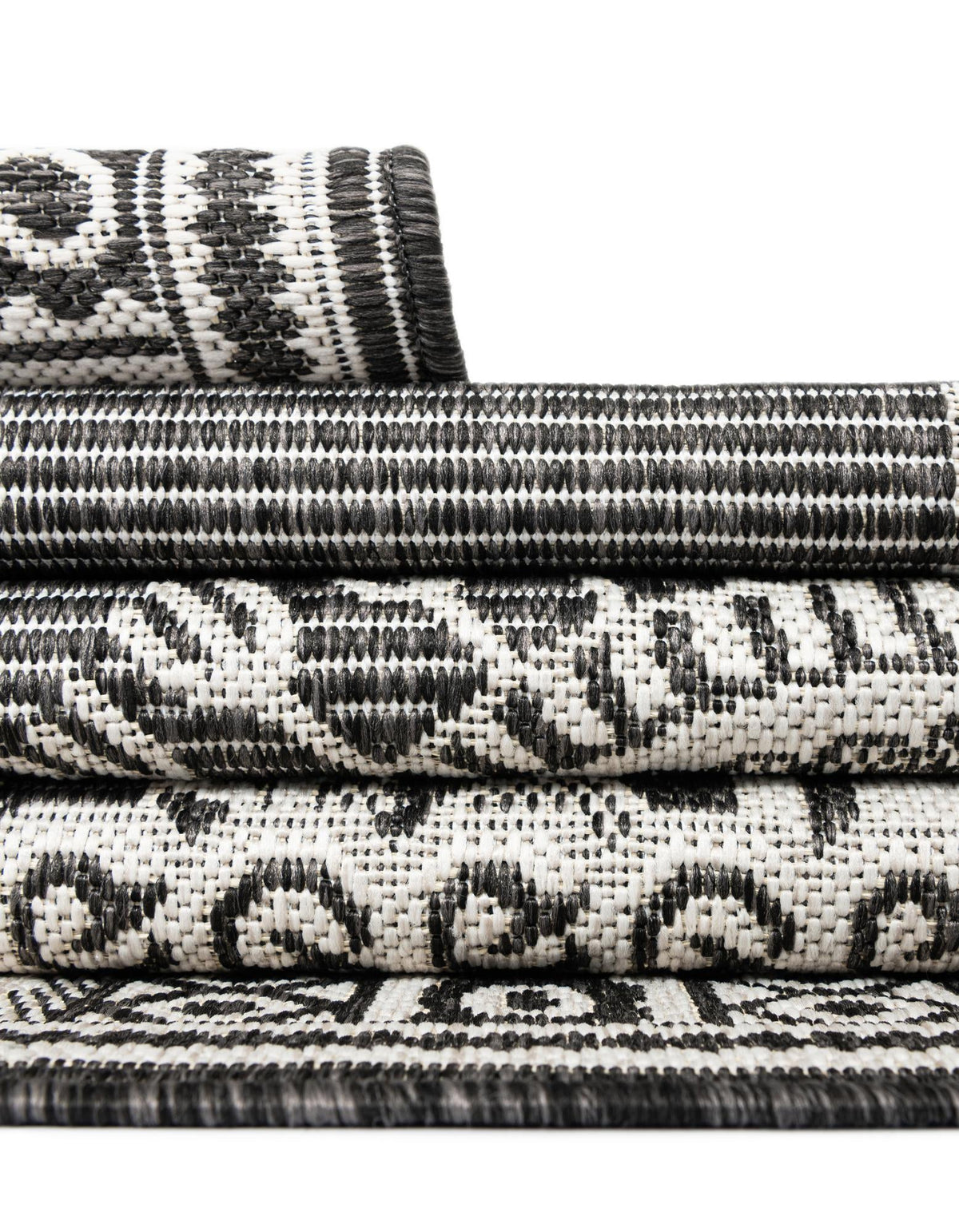 Patio Heritage Collection Area Rug -  Biloxi Round Black and White  lifestyle 207