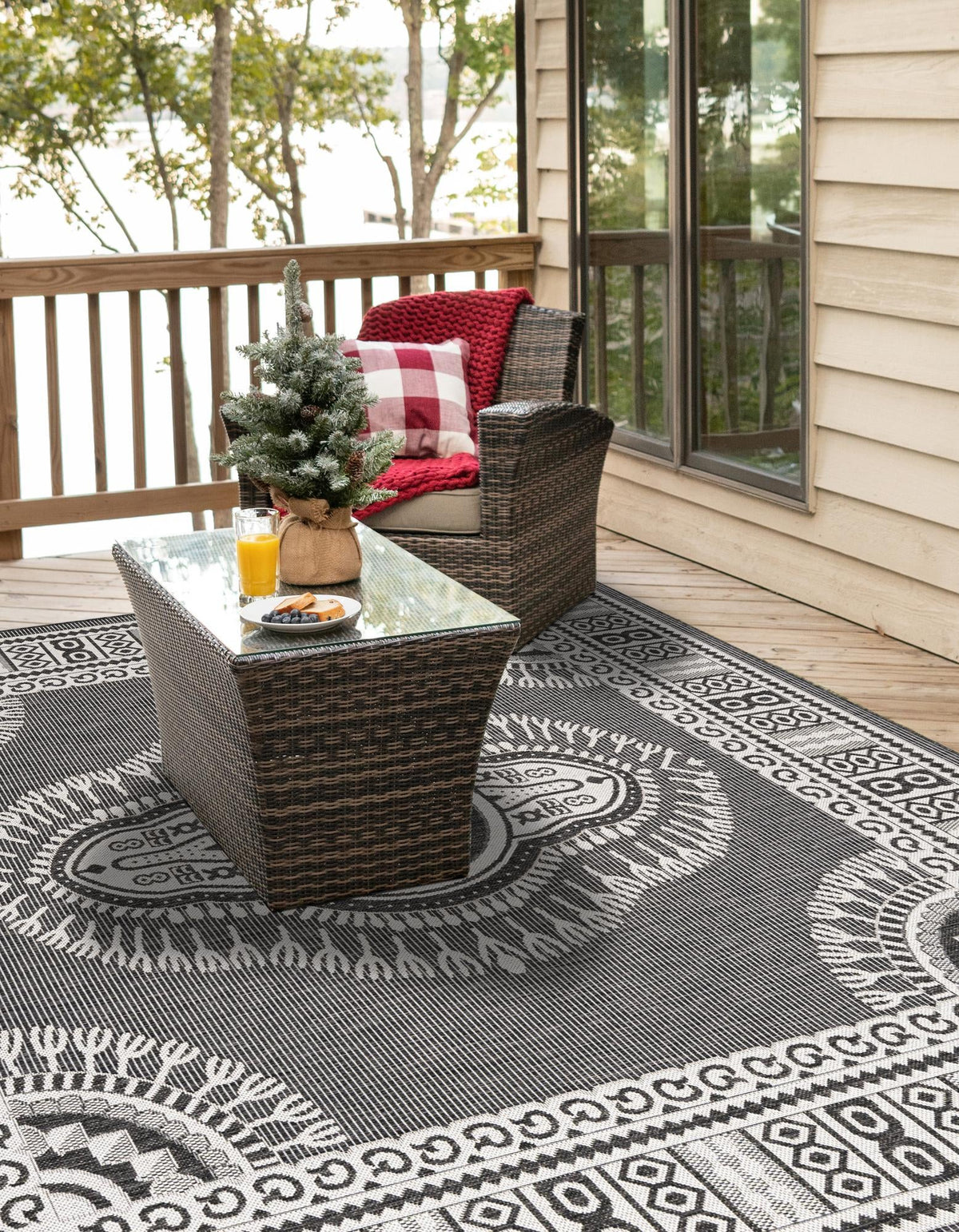 Patio Heritage Collection Area Rug -  Biloxi Square Black and White  lifestyle 154
