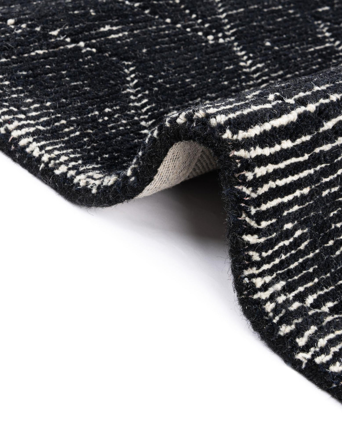 Nordic Loom Geometric Collection Area Rug - Oslo Round Jet Black  lifestyle 144