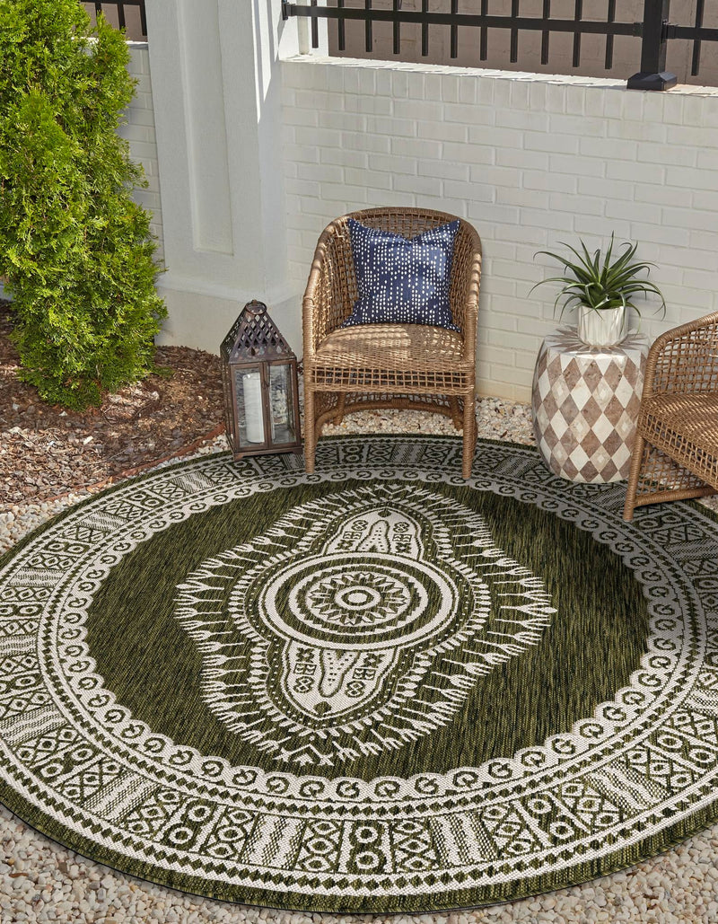 Patio Heritage Collection Area Rug -  Biloxi Round Green  lifestyle 51