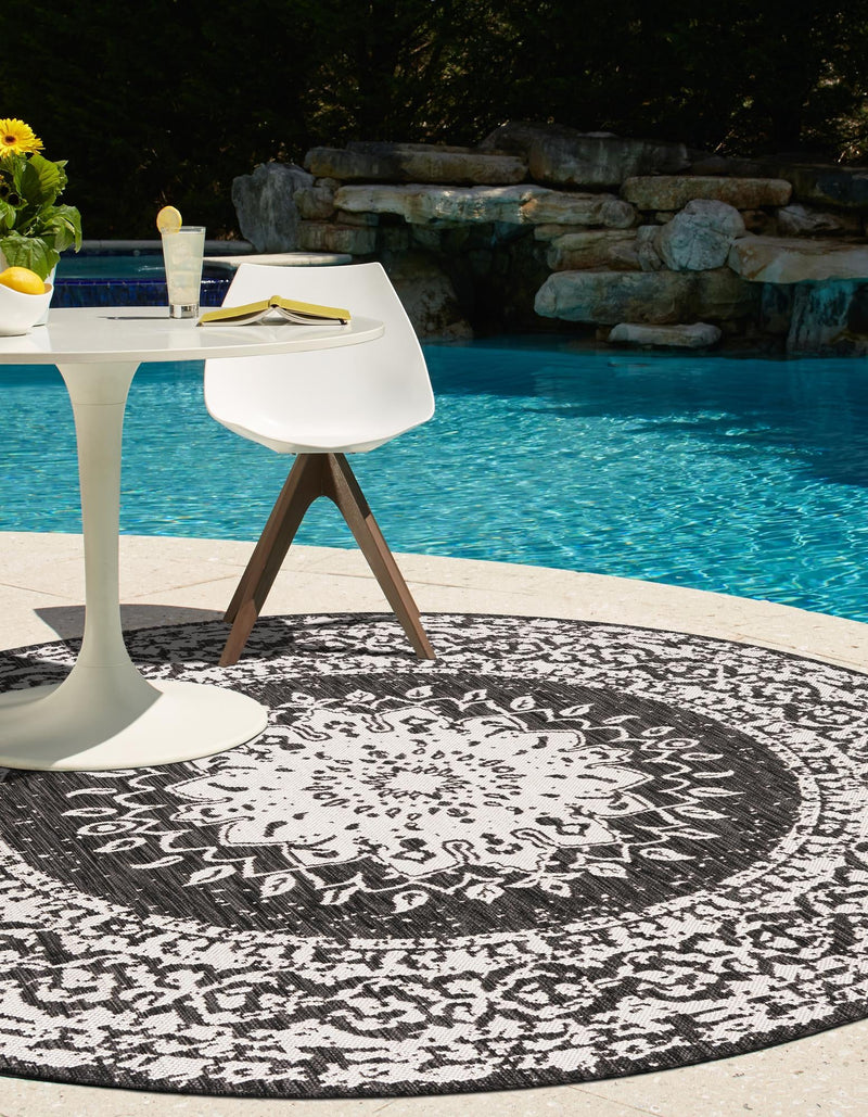 Patio Heritage Collection Area Rug -  Lafayette (Black and White) Round Black and White  lifestyle 24