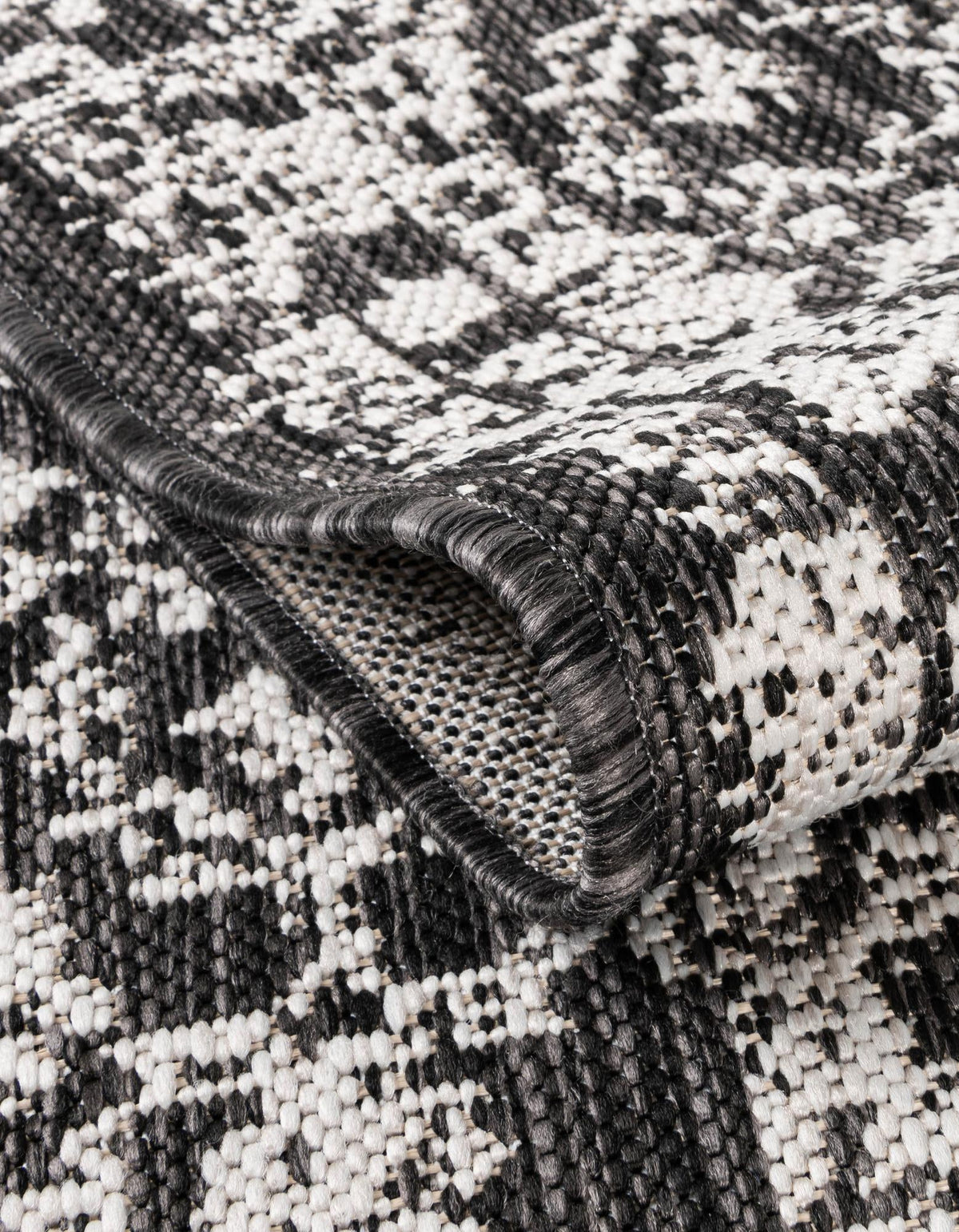 Patio Heritage Collection Area Rug -  Lafayette (Black and White) Round Black and White  lifestyle 43