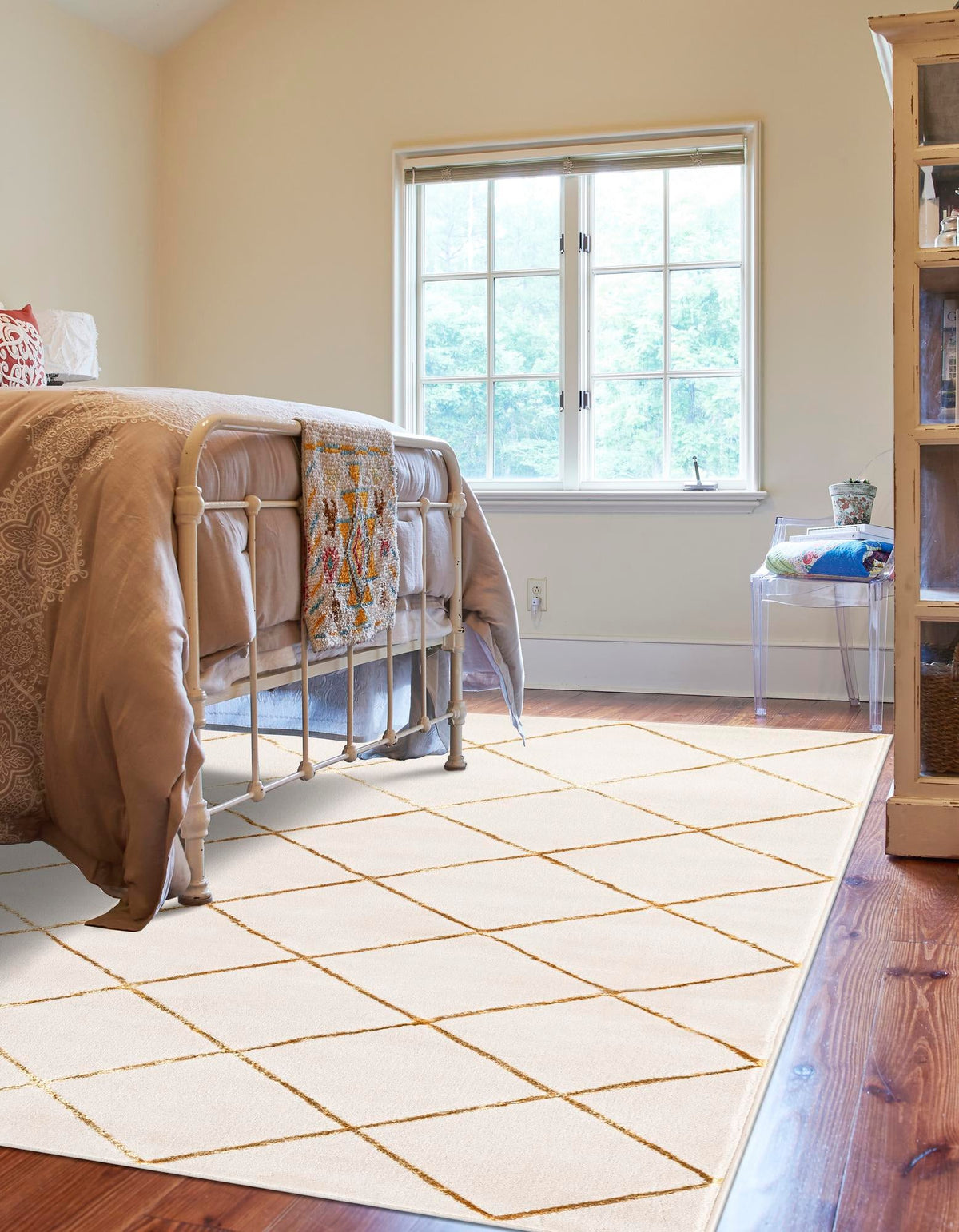 Metropolitan Matrix Collection Area Rug -  Urbana Rectangle White and Gold  lifestyle 8