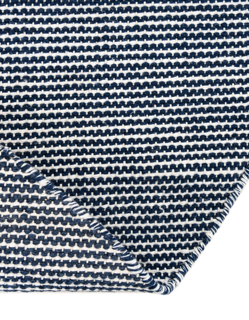 Jill Zarin Malibu Sands Outdoor Collection Area Rug - Pebble (Navy Sky) Round Navy Sky  lifestyle 9