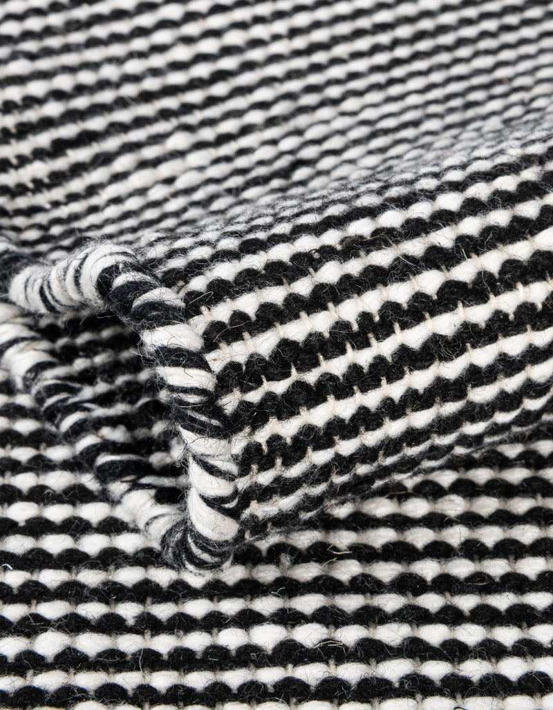 Jill Zarin Malibu Sands Outdoor Collection Area Rug - Pebble (Black Sky) Round Black Sky  lifestyle 14