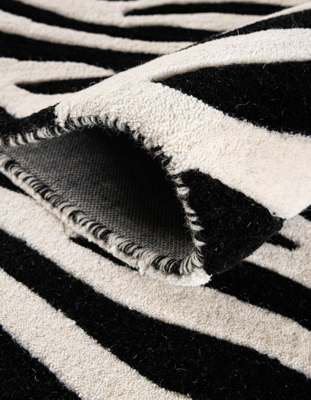 Hand Tufted Savannah Collection Area Rug -  Kalahari Rectangle Black and White  lifestyle 3