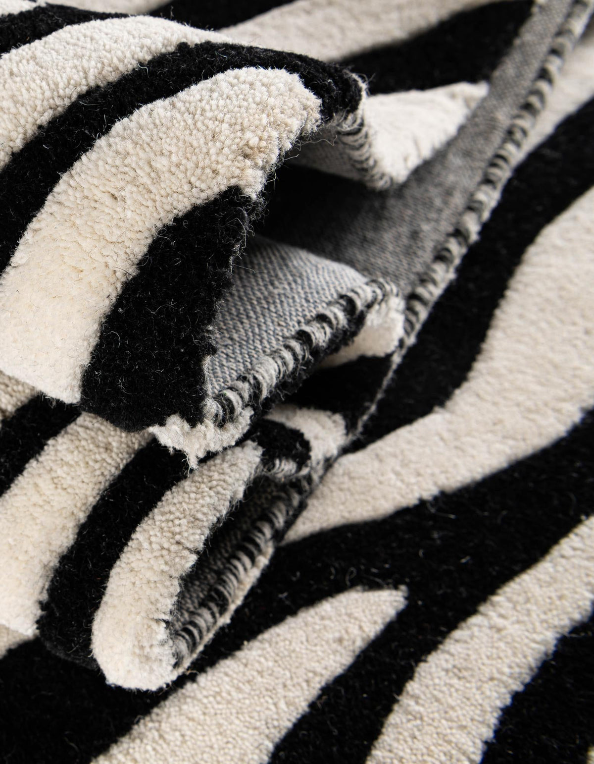 Hand Tufted Savannah Collection Area Rug -  Kalahari Rectangle Black and White  lifestyle 10
