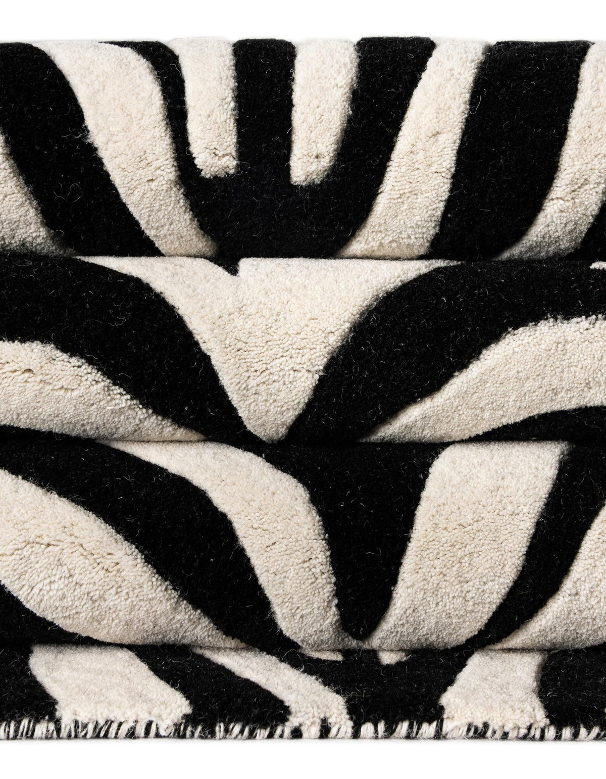 Hand Tufted Savannah Collection Area Rug -  Kalahari Rectangle Black and White  lifestyle 11