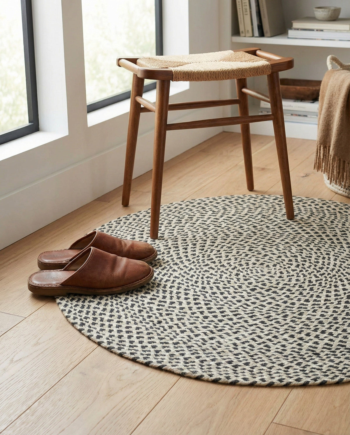 Highland Woven Jute Collection Area Rug - Glenmore (Gray) Round Gray  lifestyle 81