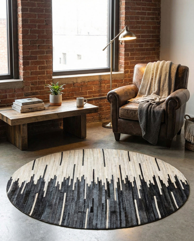 Savannah Hideaway Collection Area Rug - Savannah Round Black White  lifestyle 44