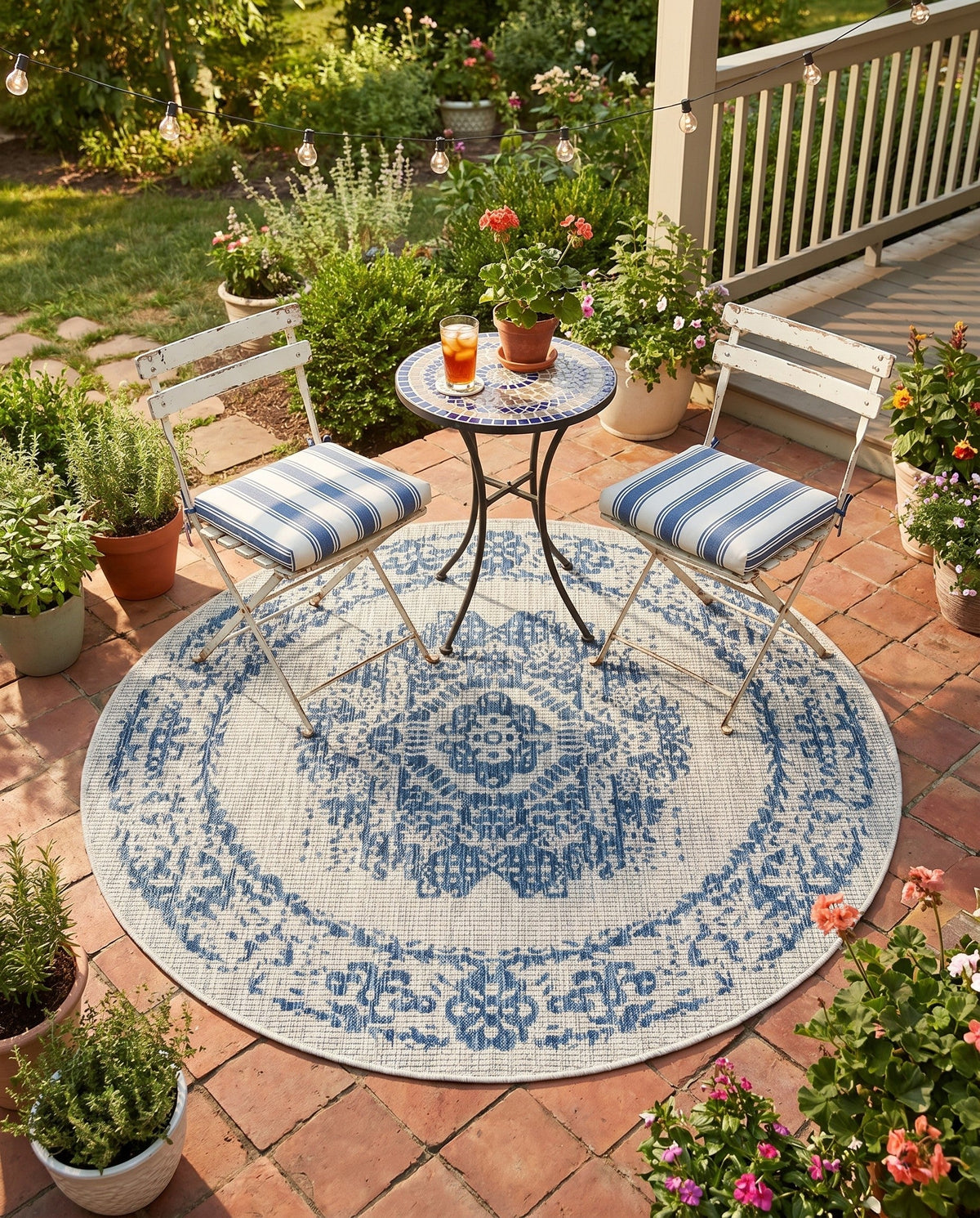 Patio Heritage Collection Area Rug - Savannah (Blue) Round Blue  lifestyle 83