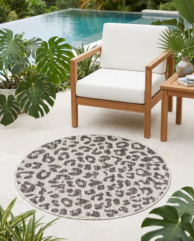 Savannah Escape Collection Area Rug -  Amazon (Light Gray) Round Light Gray  lifestyle 83