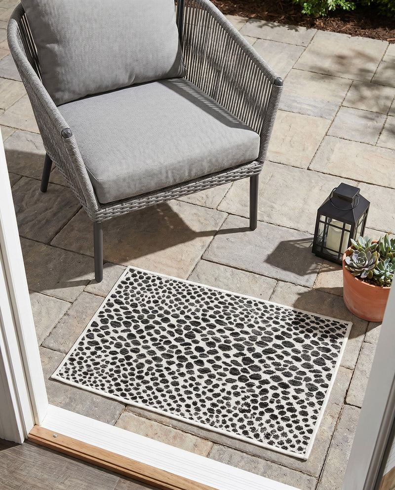 Urban Oasis Rugs Collection Area Rug -  Terrace (Black) Rectangle Black  lifestyle 22