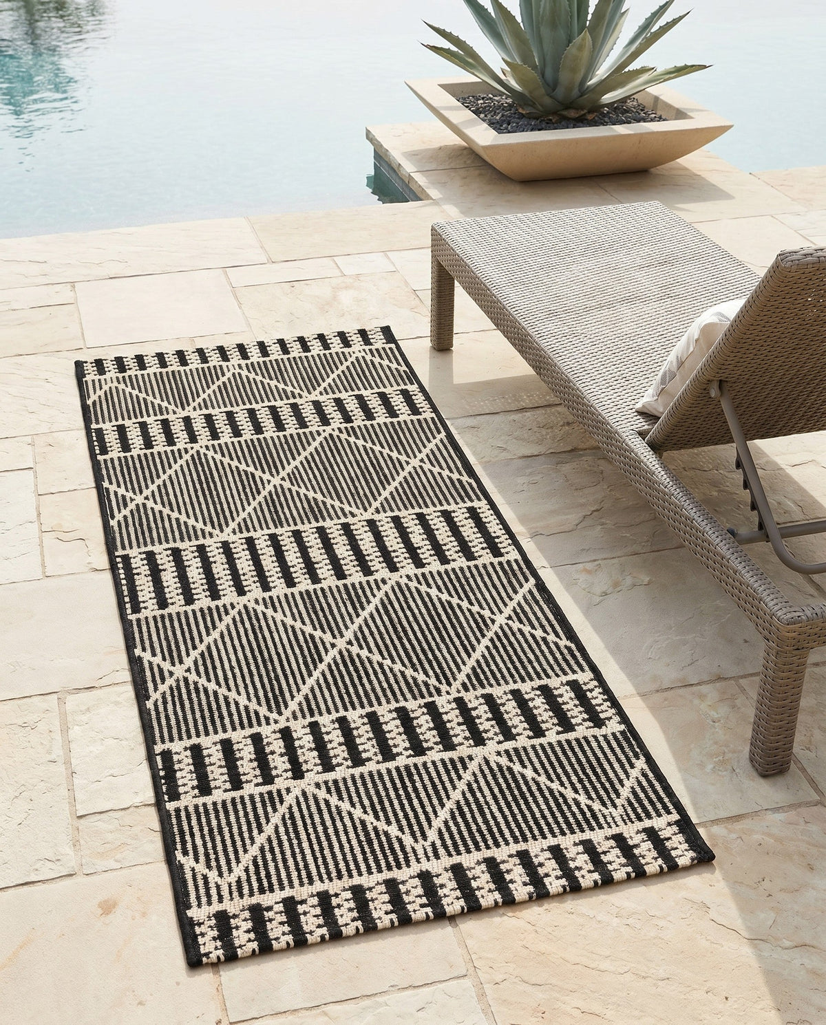 Savannah Pergola Collection Area Rug -  Glade Runner Black  lifestyle 187
